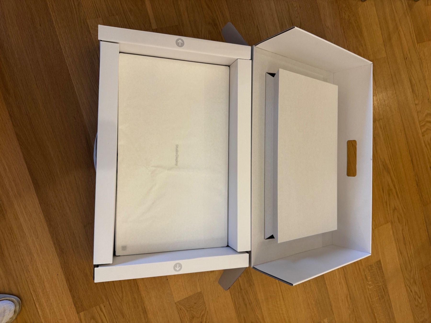 Apple Monitor: Apple Studio Display 27" 5K – VESA – Nuovo (secondo la descrizione) da Zürich venduto da sim_w667 8