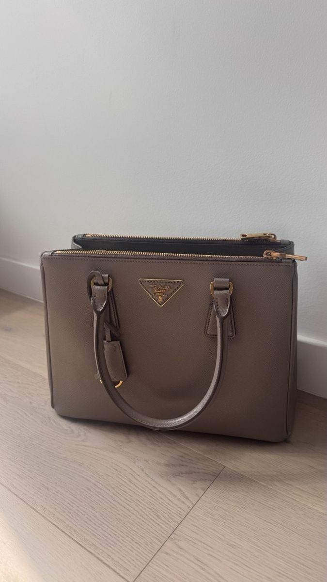Prada Borse da donna: Prada galleria taupe medium – Usato da Fribourg venduto da ksu_65bh 1