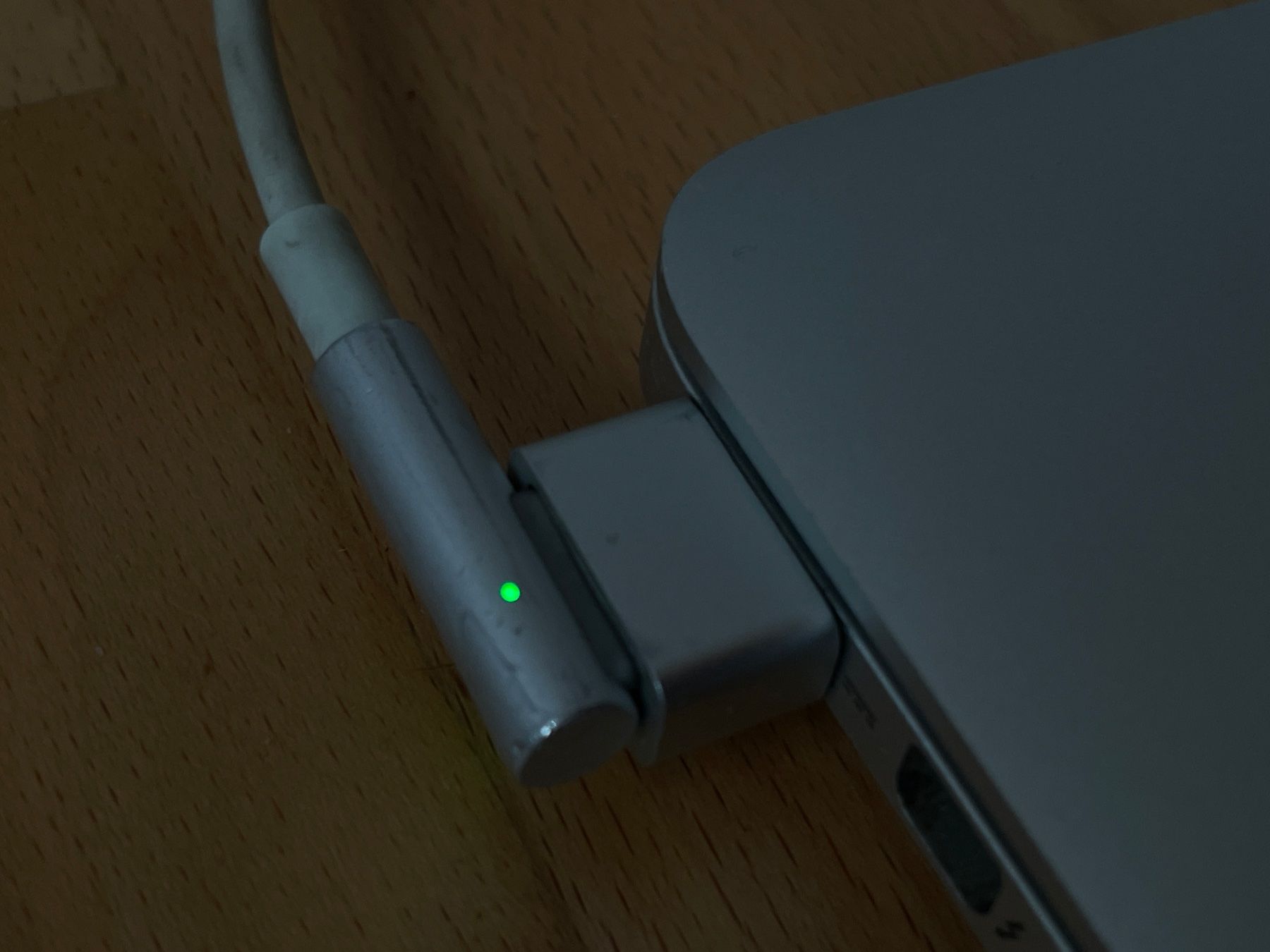 Apple Ladegerät: Original-Apple-Ladegerät MacSafe 1 mit MacSafe-2-Adapter – Gebraucht aus Pfungen von gilbertfr 7