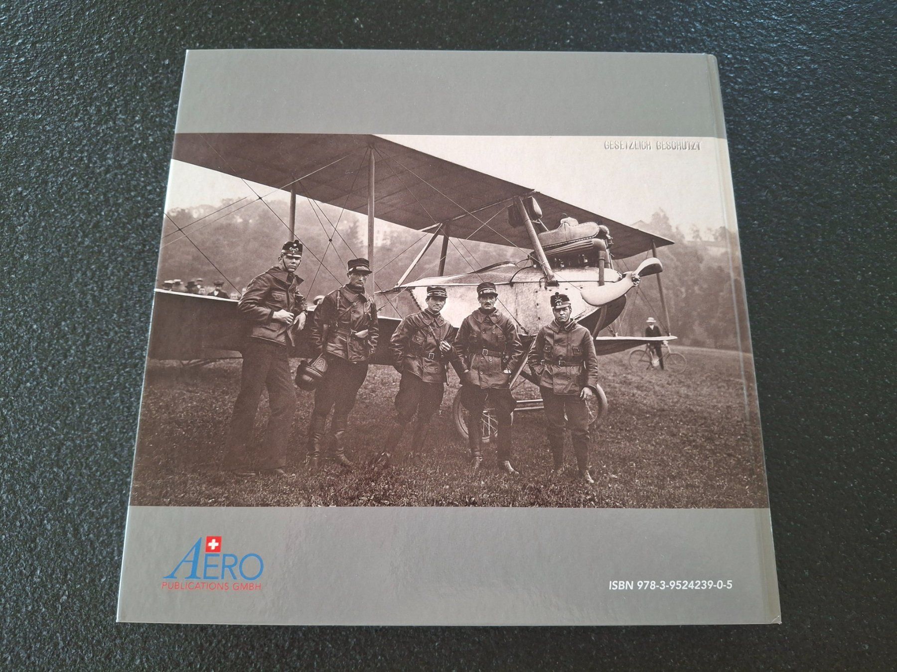 Bücher: Buch Uno Zero Zero Schweizer Luftwaffe gebraucht – Gebraucht aus Horriwil von TOKYONIGHTS 1