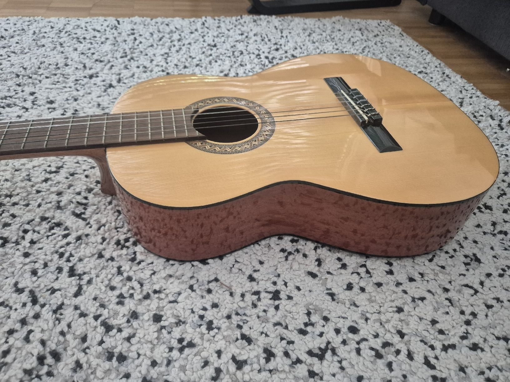 Strumenti musicali: Classical Guitar 4/4 with Gig Bag - Great Condition – Nuovo (secondo la descrizione) da Thalwil venduto da Mamul0s 2