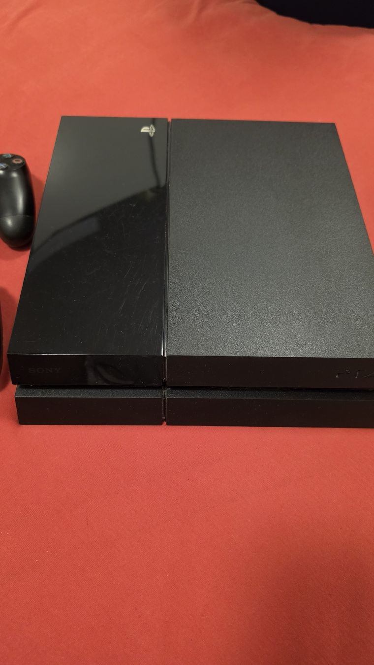 Sony Konsolen: PS4 – Gebraucht aus Zug von SZC.
