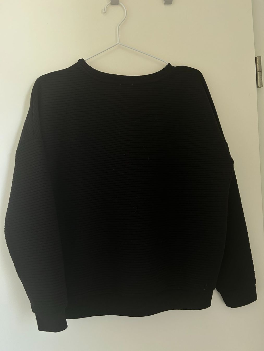 Maglioni & Felpe: Schwarzer Pulli Gr. M mit Stickerei - Frühlingsstil – Usato da Uster venduto da xBeccax 3