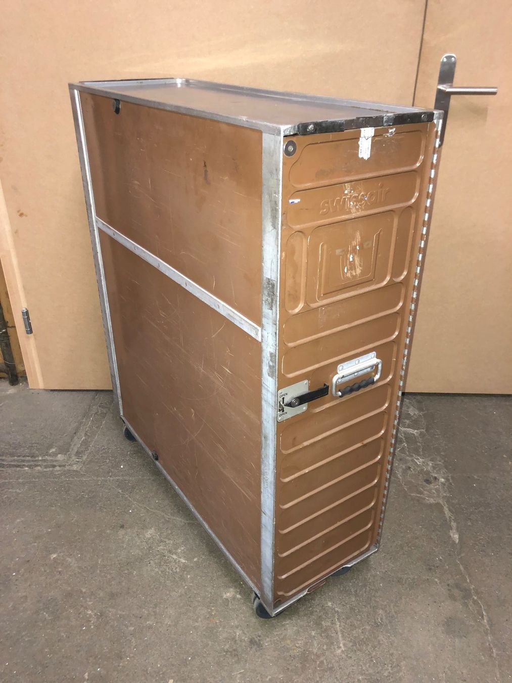 Swissair Sonstiges zu Aviatik: Original Swissair Trolley – Gebraucht aus Winterthur von mariflo