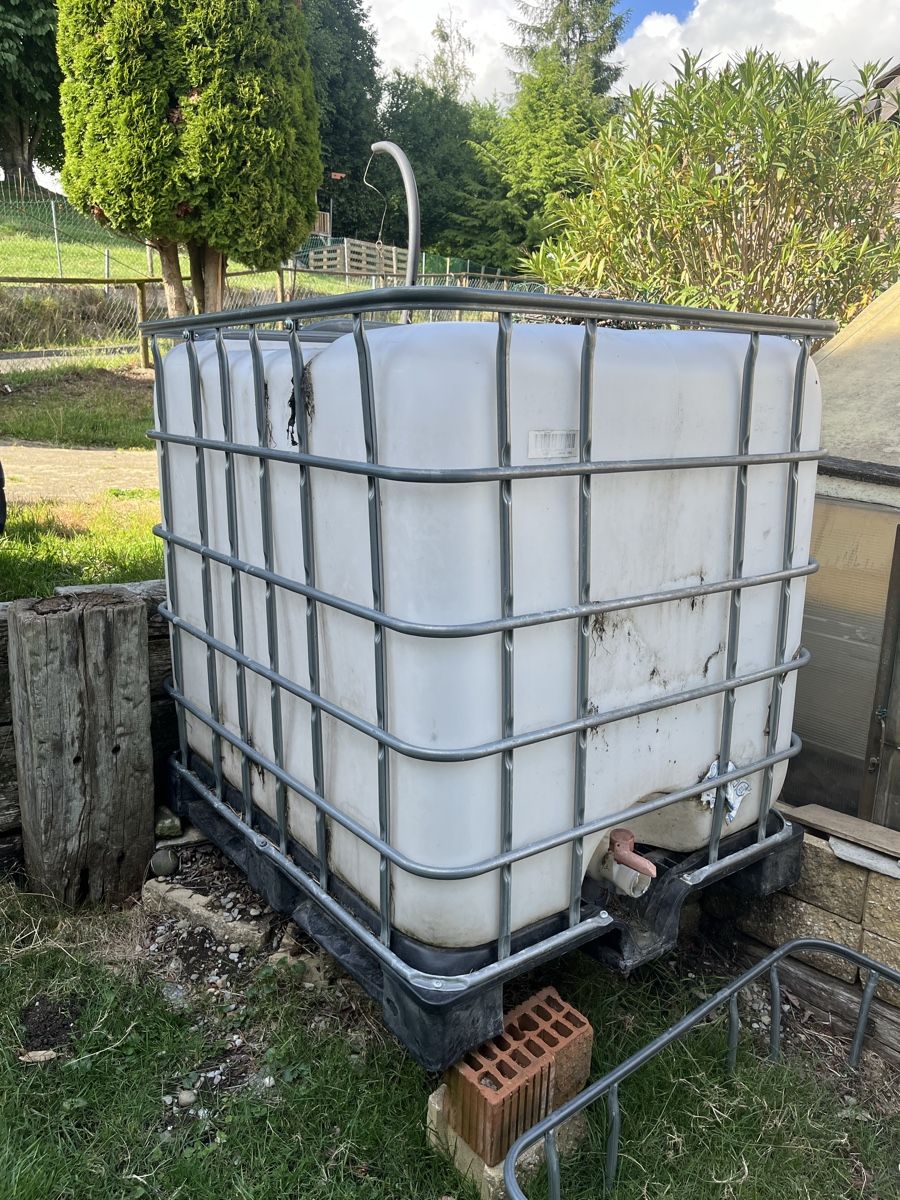 Tränken & Tröge: 1000L Wassertank  – Gebraucht aus Gommiswald von diegoe_