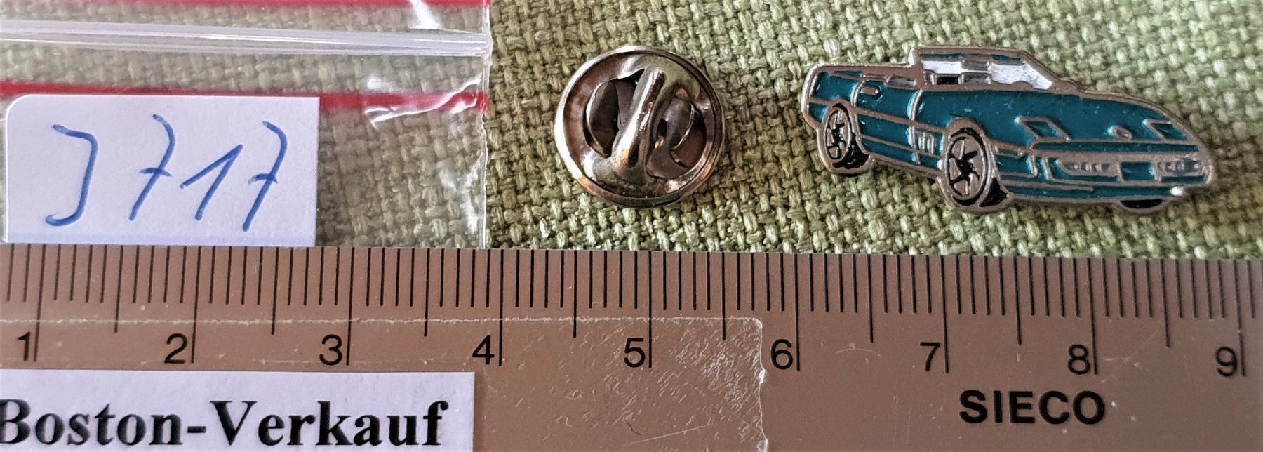 Spielzeuge: J717 - Pin Oldtimer Auto – Gebraucht aus Reinach BL von Boston-Verkauf 1