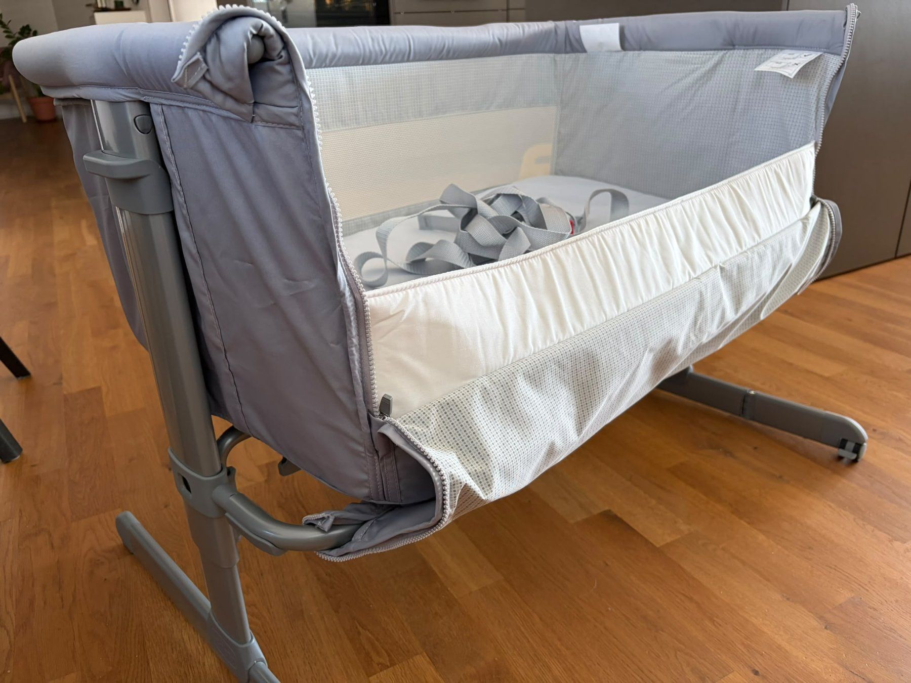 Betten: Babyrbett Chicco Next 2 Me (Next2Me) – Gebraucht aus Luzern von kac_x8t5 3