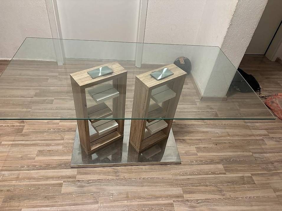 Tavoli: Moderner Esstisch mit Glasplatte & Holzoptik – Usato da Bichwil venduto da hercules.91