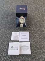 Secret Dreams Damenuhr, neuwertig, weisses Lederarmband
