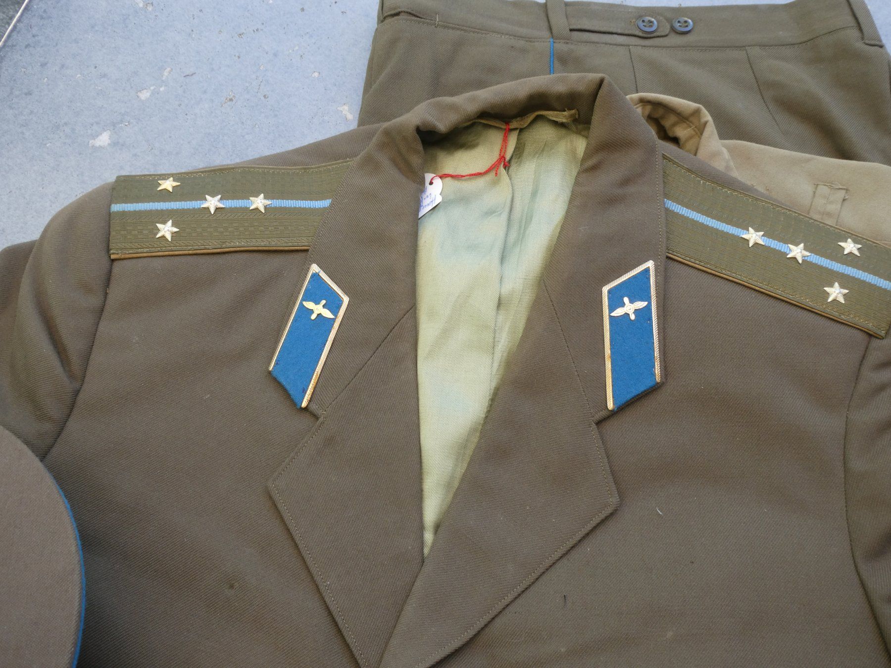 Uniformen: Sowjetunion, Paradeuniform Kapitan Luftwaffe komplett – Gebraucht aus Hinterforst von Rohusri 3