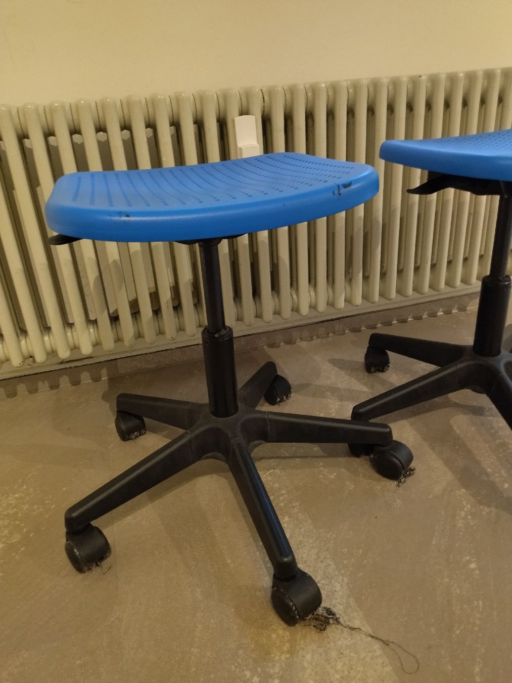 Ikea Sedie: 2x Ikea Kinderstuhl oder Bürostuhl – Usato da Magden venduto da Fimo29 1