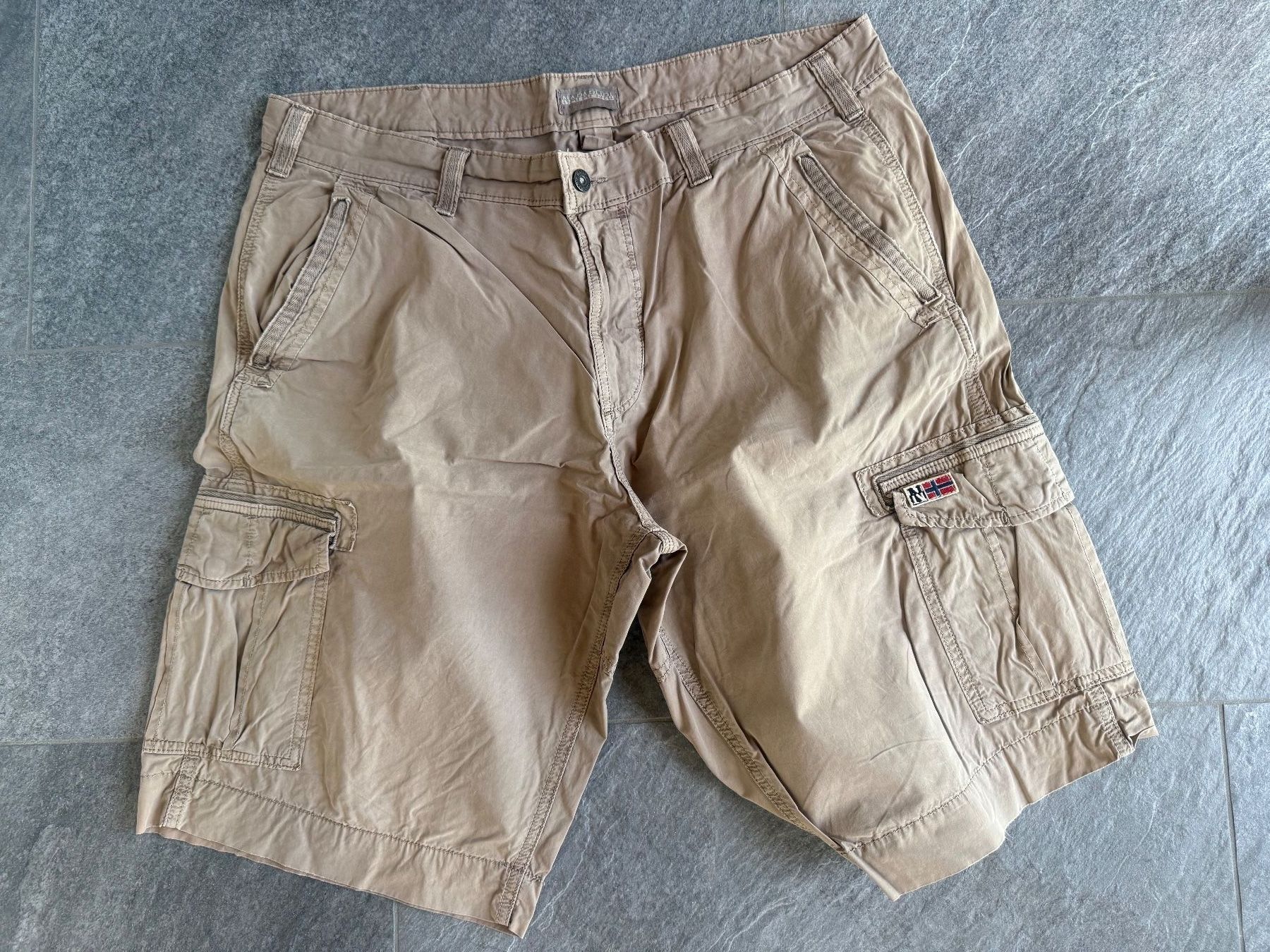 Hosen: NAPAPIJRI Shorts – Gebraucht aus Wilderswil von floh1969