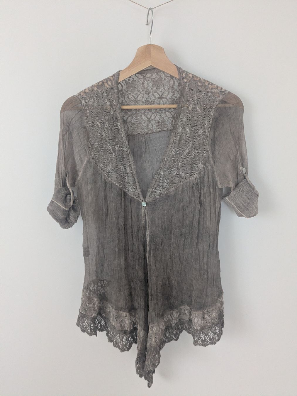 Camicette: Damen Bluse grau Spitze Seide 40% Grösse S – Usato da Rorschach venduto da olg_5qq2 1