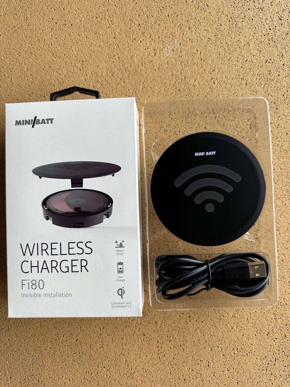 Chargements: Chargeur sans fil MiniBatt Fi80 – Neuf avec emballage d'origine à St-Gingolph par GoldenKeys