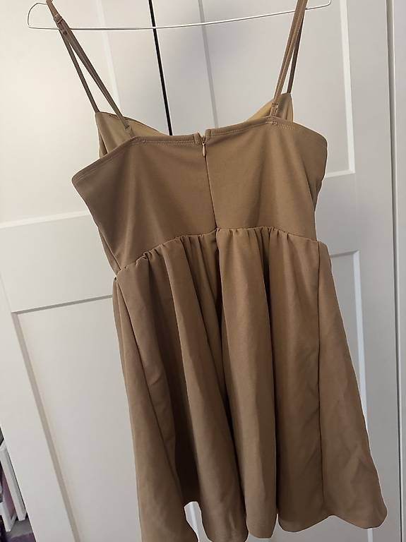 Vestiti: Kleid Beige/Braun – Usato da Luzern venduto da _.Horizon._ 1