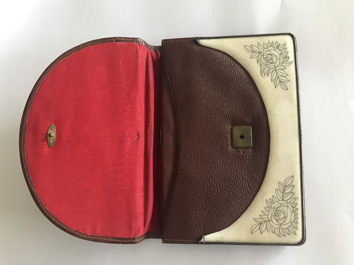 Borse da donna: Pochette antique décorée de l’os sculptée – Usato da Grimisuat venduto da eliseba88 1