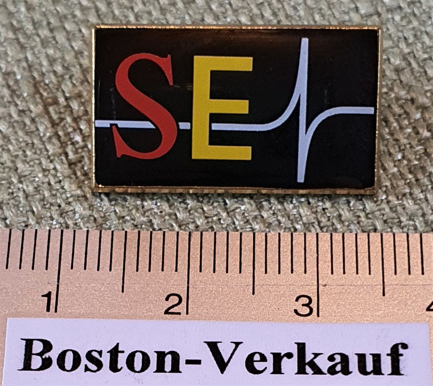 Plaketten & Abzeichen: B04 - Pin SE - Schweizer Elektronikunt. – Gebraucht aus Reinach BL von Boston-Verkauf 2