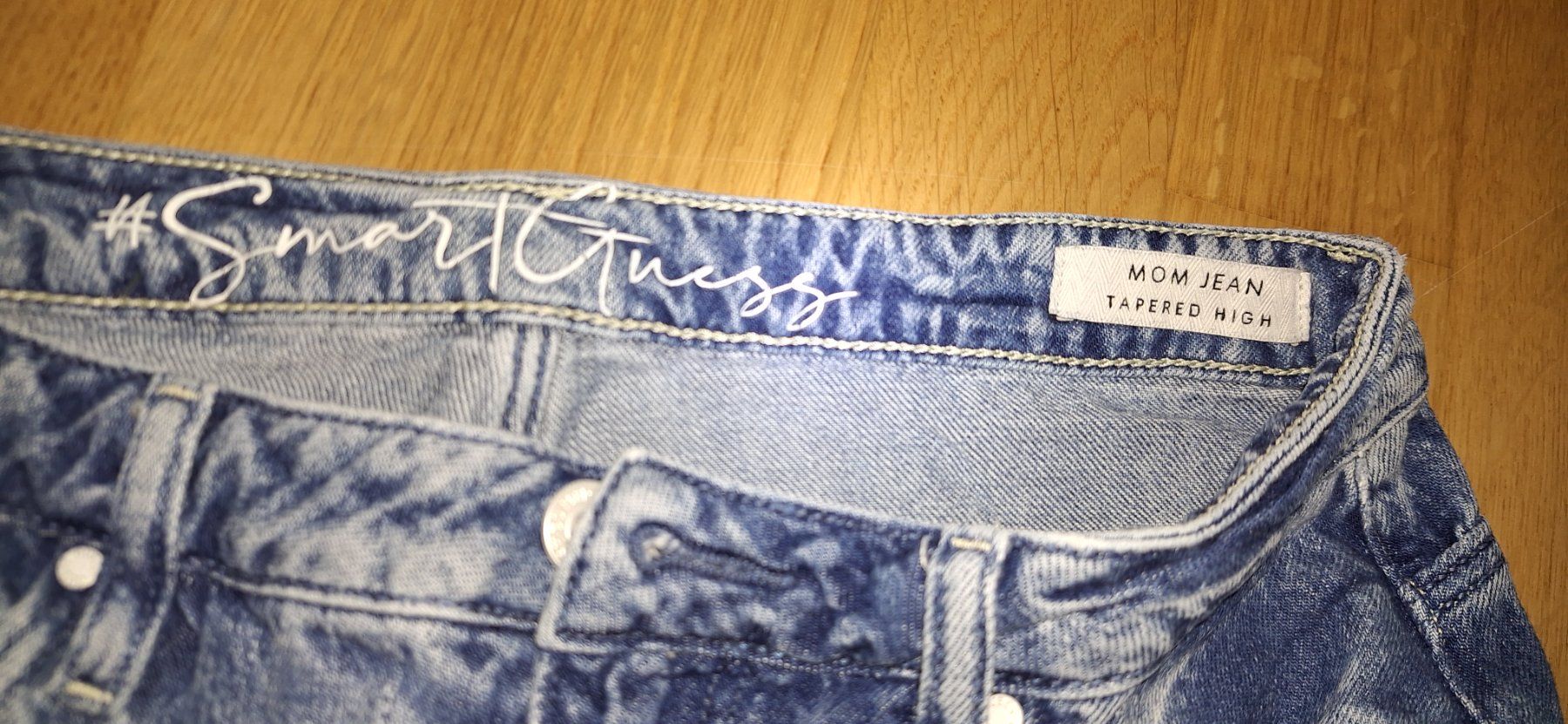 Guess Jeans: Guess, jeans mom – Neu (gemäss Beschreibung) aus Lussery-Villars von pousinete02 2
