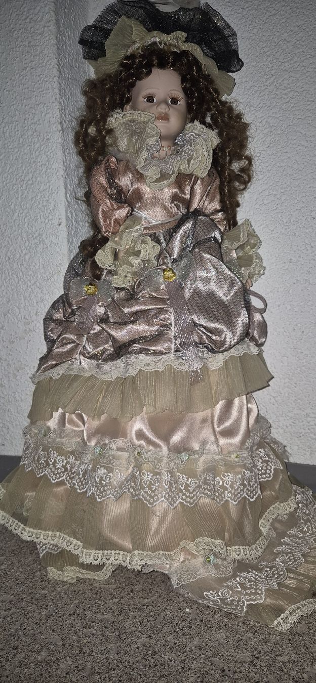 Bambole: poupee de collection – Usato da Fribourg venduto da hug_2ssc 7