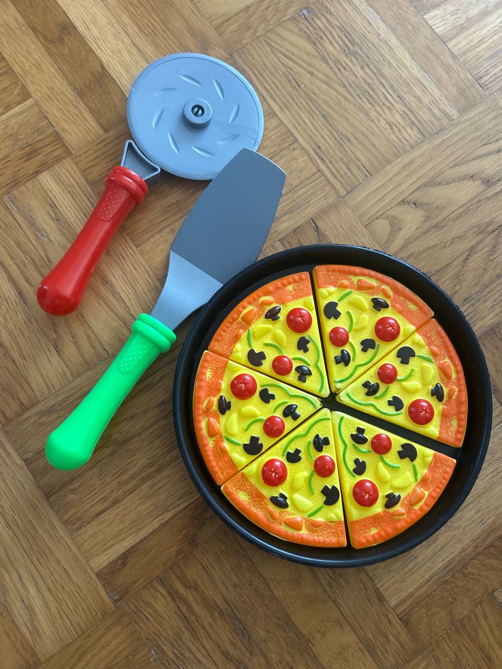 Spielzeuge: Pizza Set zum spielen – Gebraucht aus Adliswil von sil_v8dy