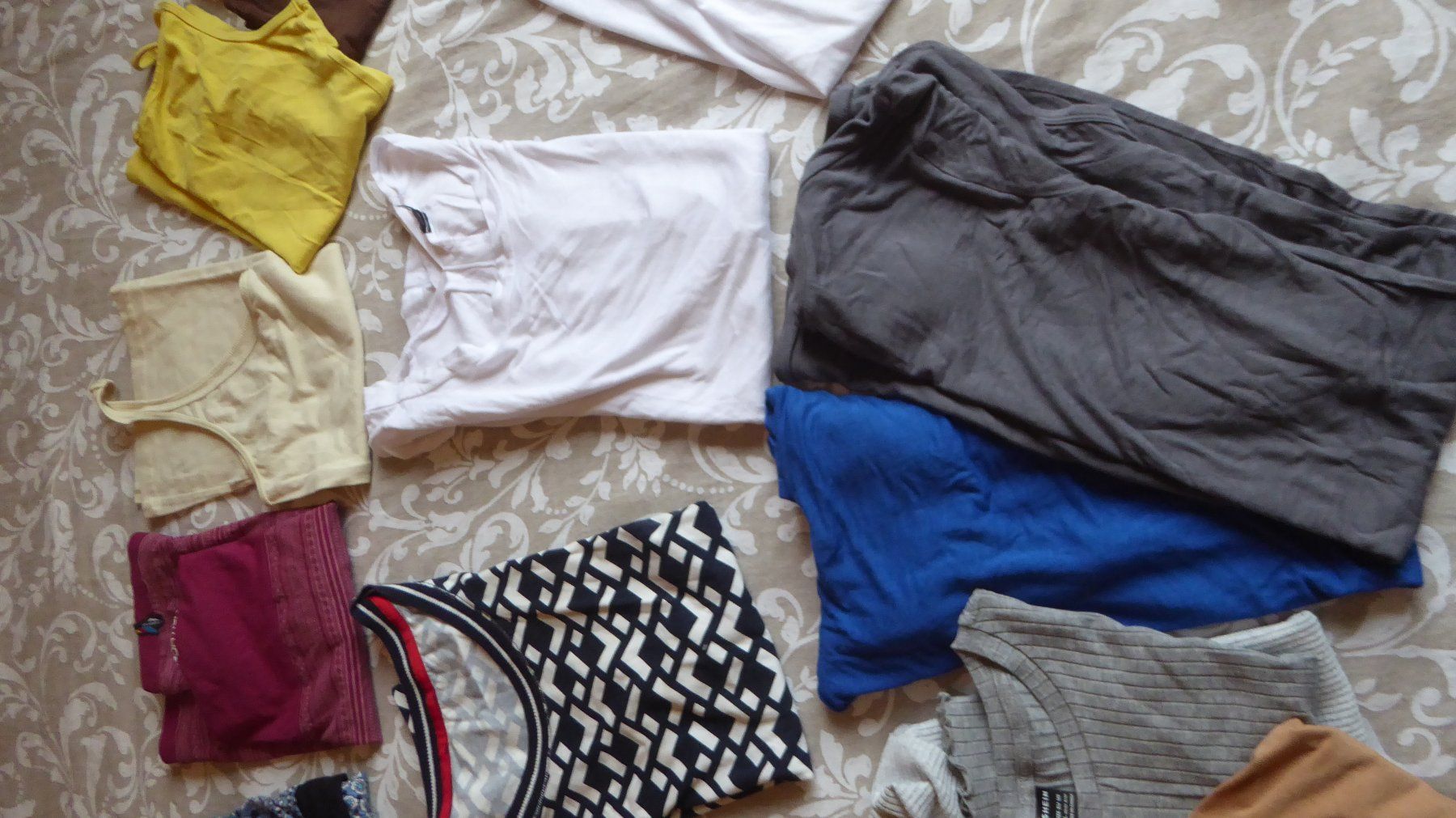 Lotti di vestiti: 16 Tshirt Top s Gr M – Usato da Sargans venduto da Benziner 2