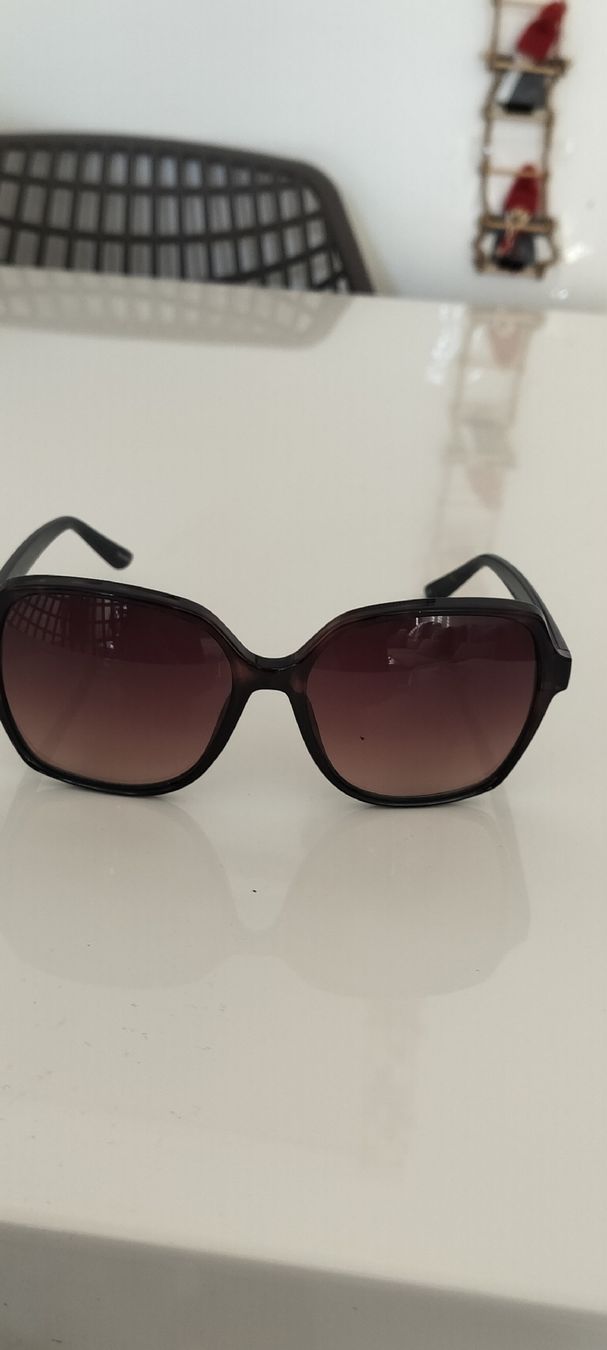Occhiali & Lenti: Essentials Sonnenbrille – Usato da Basel venduto da Meda.moja