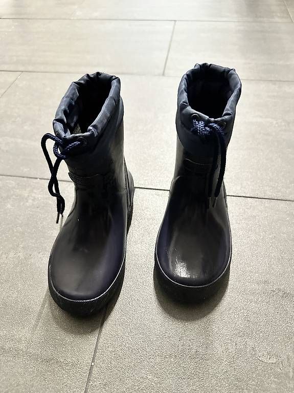 Chaussures garçon: VIKING Gummistiefel Gr. 27 – D'occasion à Allschwil par nic_6yf6