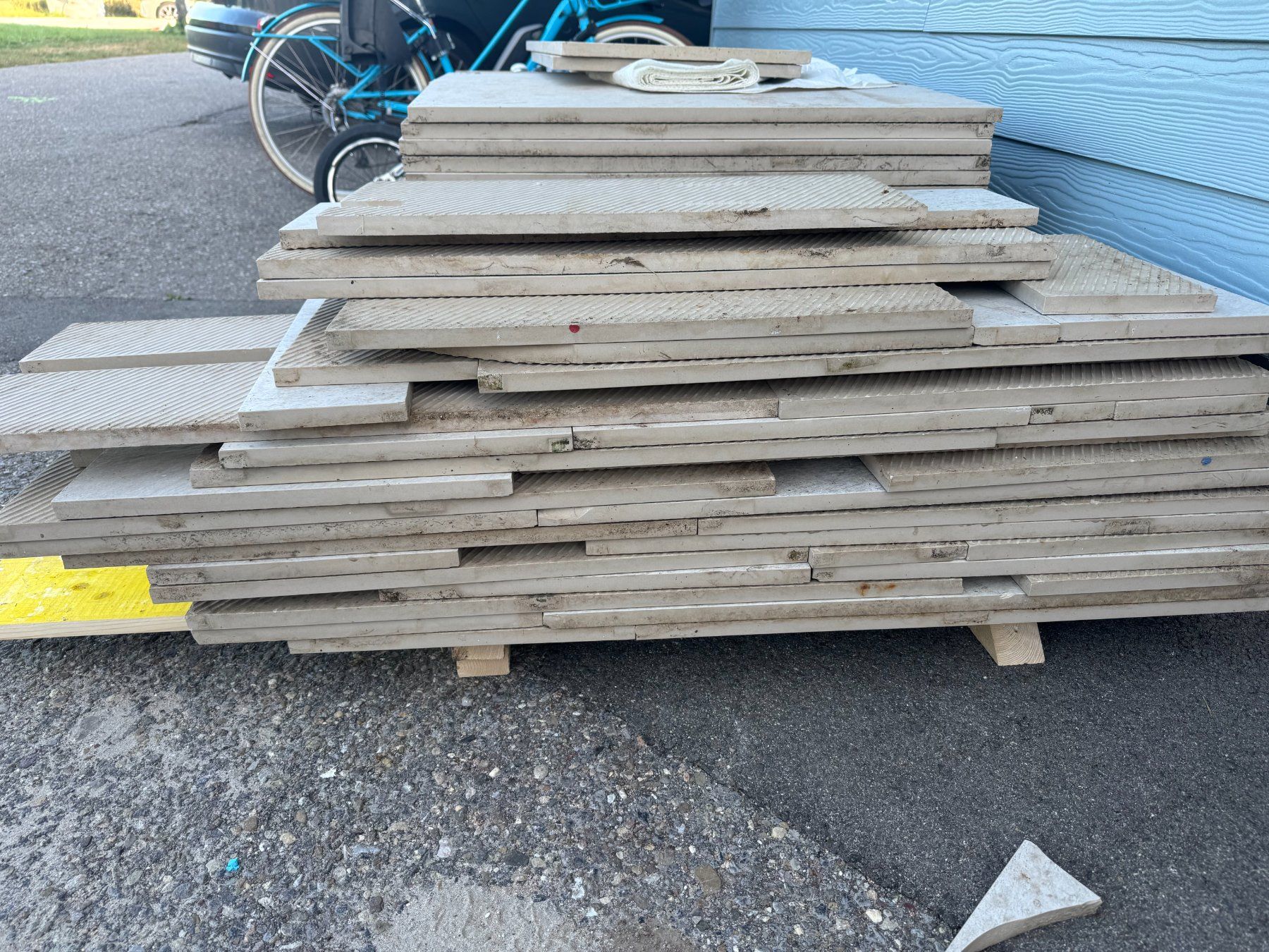 Rivestimenti per pavimenti: Terrassenplatten 27m2 Feinsteinzeugplatten 40/80 cm – Usato da Einsiedeln venduto da Svenkurt 6