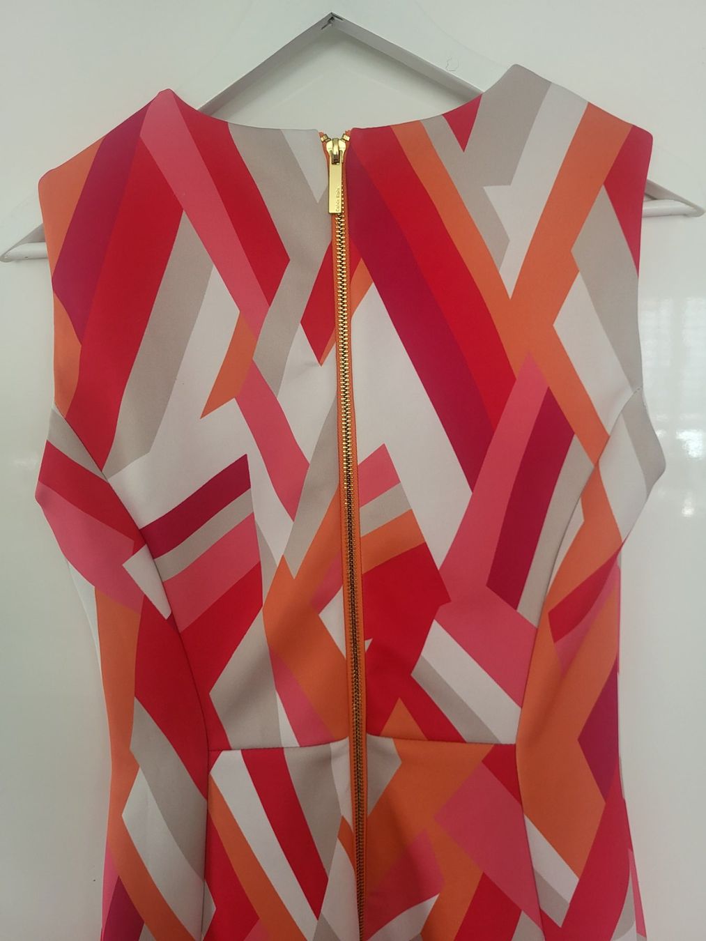 Calvin Klein Vestiti: Calvin Klein Kleid mit Muster, Grösse 10/38! – Usato da Olten venduto da uwarf