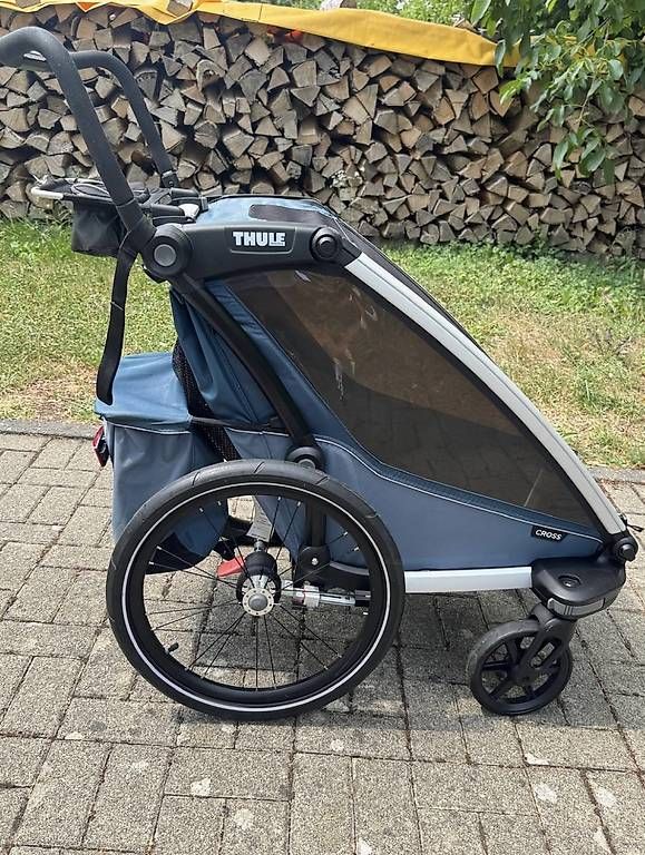 Rimorchi: Thule Chariot Cross Kinderanhänger/Buggy – Usato da Schaffhausen venduto da bal_29z2