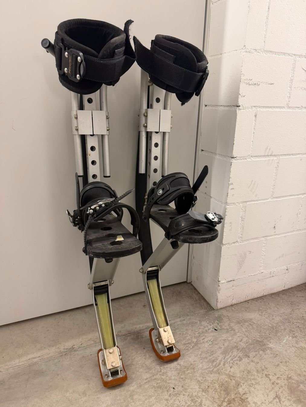 Giocattoli: Poweriser PR-7090 Jumping Stilts / Sprungstelzen – Usato da Unteriberg venduto da Oliverses