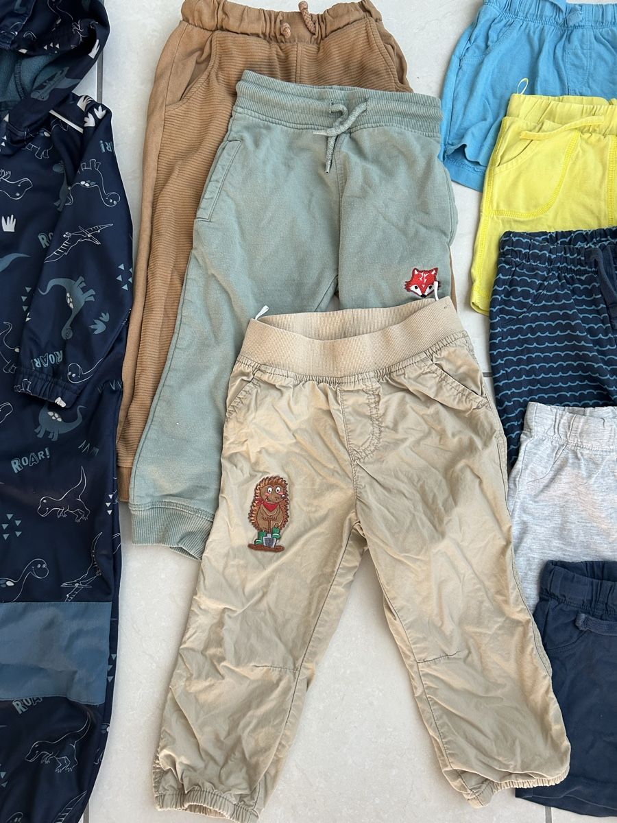 Lotti & Set di vestiti: Hosen Set 9 Teile Gr. 86-92 – Usato da Wetzikon ZH venduto da eva_5kj6 2