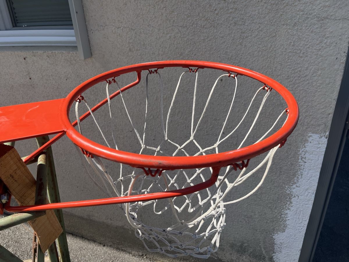 Canestri da basket: Basketballkorb mit Netz – Usato da Gontenschwil venduto da Schess
