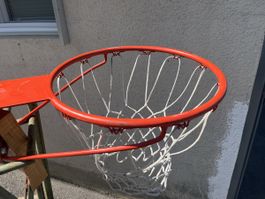 Basketballkorb mit Netz