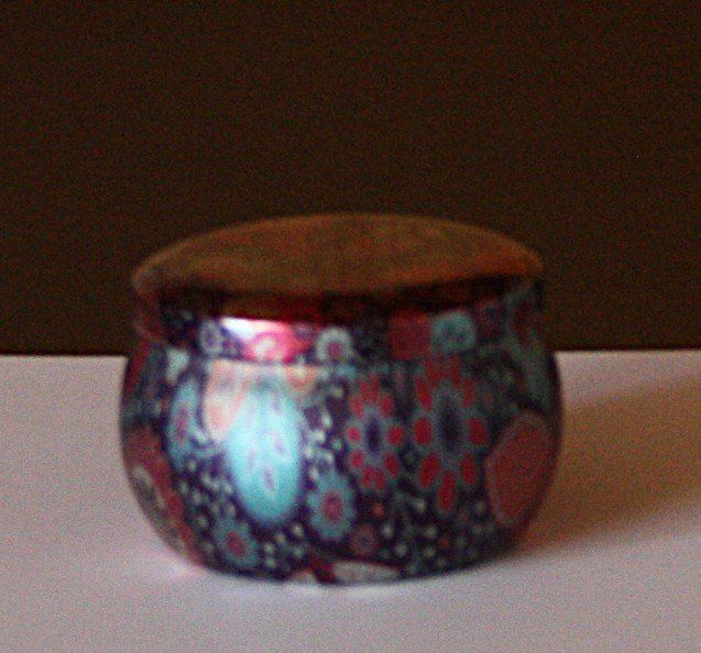 Candele: Kerze in Blechdose violett - bunt – Usato da Flüelen venduto da Diversicum-Shop 1