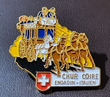 S601 - Pin PTT Post Postkutsche Chur Italien goldig Serie 2