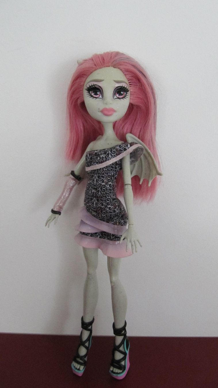 Bambole: Monster High Puppe Rochelle Goyle – Usato da Brunnen venduto da Kiwiland1