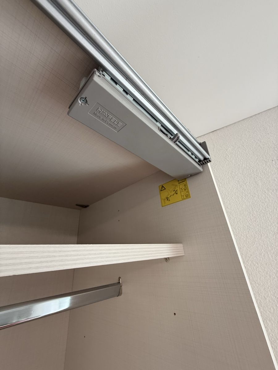 Schränke: Moderner Kleiderschrank mit Schiebetüren & Glasfront – Neu (gemäss Beschreibung) aus Lengnau BE von aya_2tvj 2