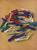52 alte Plastik- Klämmerli / Wäsche- Klammern CHF 0.50
