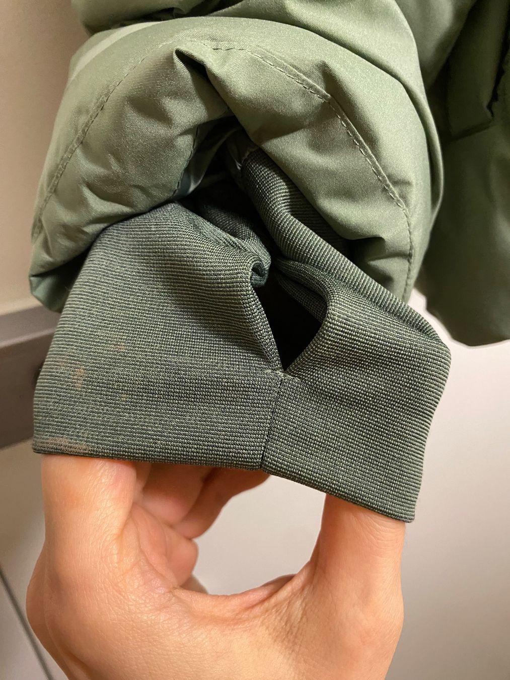 Jacken: Grüne Winterjacke L top Zustand – Gebraucht aus Zürich von Gamecards 4