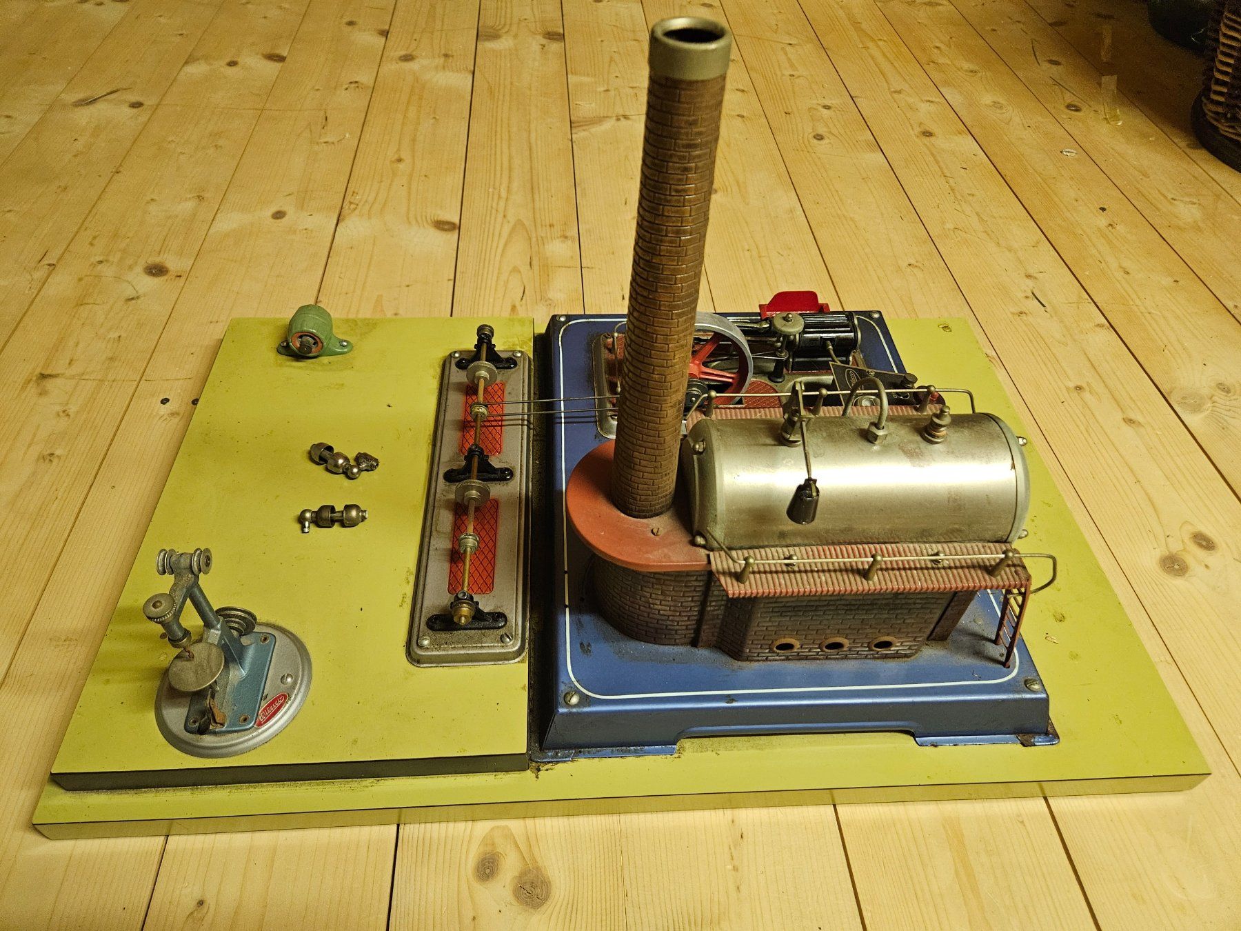 Wilesco Kit di modellismo & Modellini statici: Dampfmaschine Wilesco – Usato da Münchwilen AG venduto da pel_y9jx 4