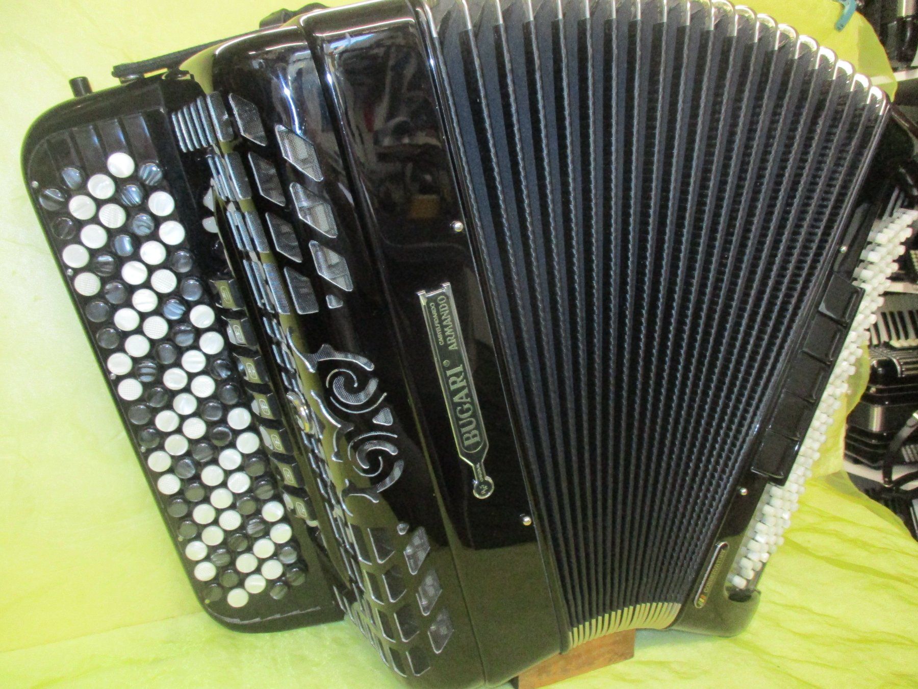Strumenti musicali: Akkordeon Bugari 380/SP/C Conservatory – Usato da Jegenstorf venduto da Oktavio 2