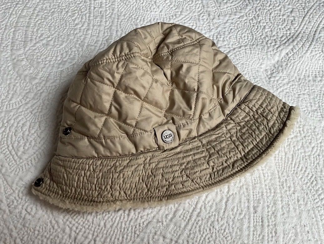 Ugg Copricapi, berretti & cappellini: UGG Quilted Bucket Hat, Wintermütze – Nuovo (secondo la descrizione) da Basel venduto da ememilil