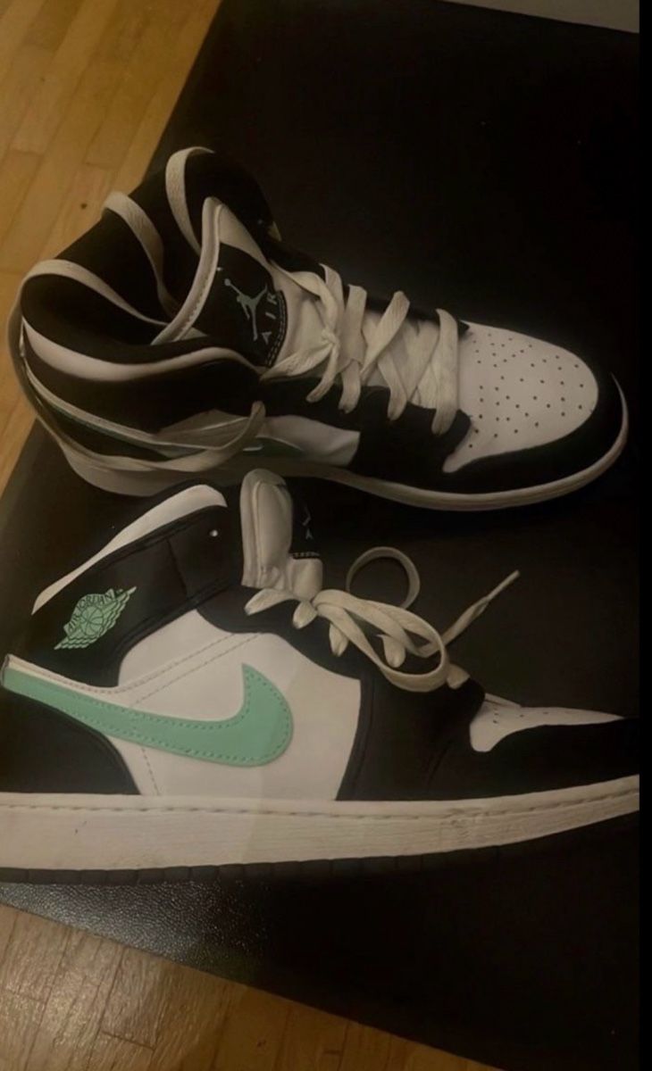 Jordan Herrenschuhe: Air Jordan 1 Mid Mint Black White Grösse 42 – Gebraucht aus Stallikon von Nadii.Mina