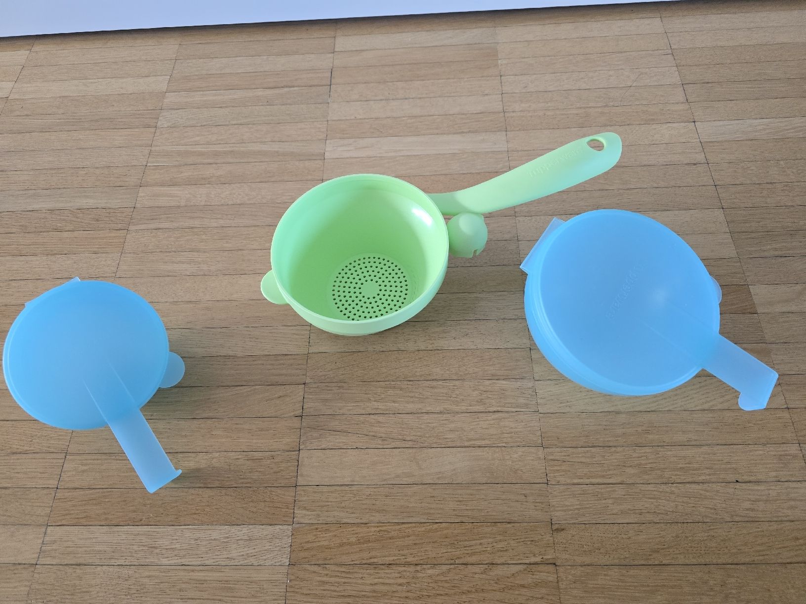 Tupperware Contenitori & Simili: Tupperware 3er Set .Vergissmeinnicht und kl.Sieb – Usato da Laufenburg venduto da may_r2st