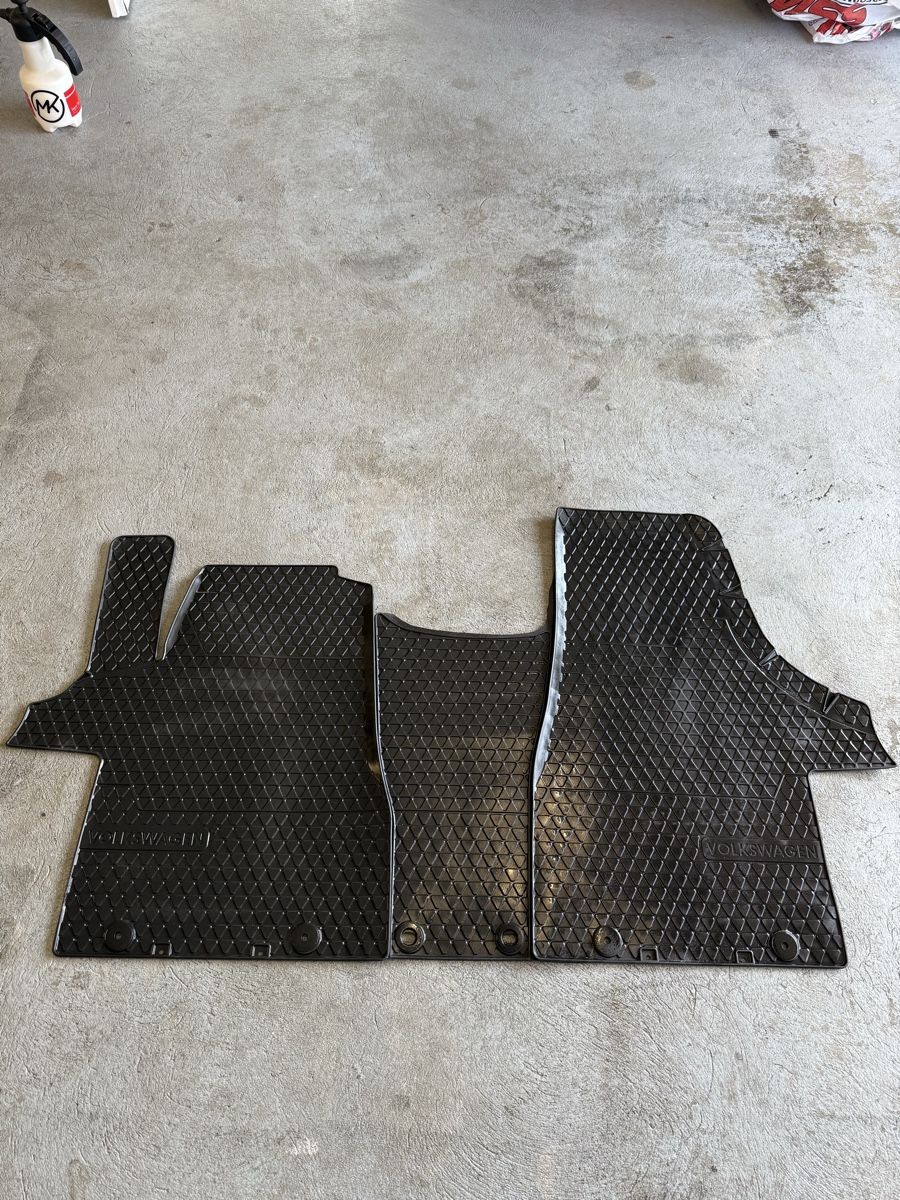 VW Tapis / Bacs: Tapis pour VW T6 – D'occasion à Biel/Bienne par MK_Cars