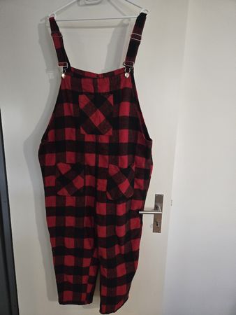 Rote/schwarze Latzhose im Holzfäller Stil, Gr 44, Flanell