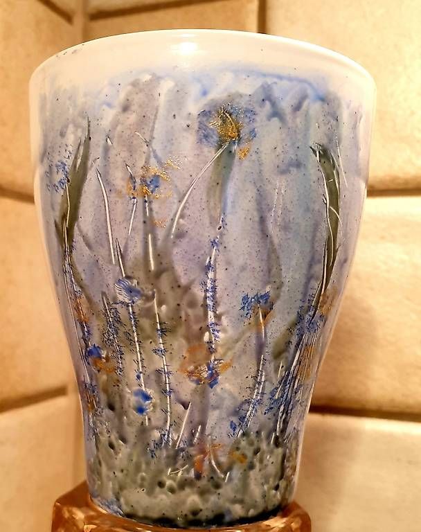 Tazze: Hand gemalte Tasse mit Blumendekor – Nuovo e nell'imballaggio originale da Münsingen venduto da Sulamit
