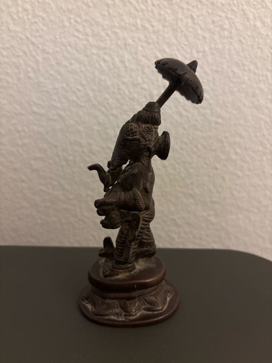 Statuette: Bronze figure, possibly Ganesha, with umbrella – Usato da Thalwil venduto da Lev38 1
