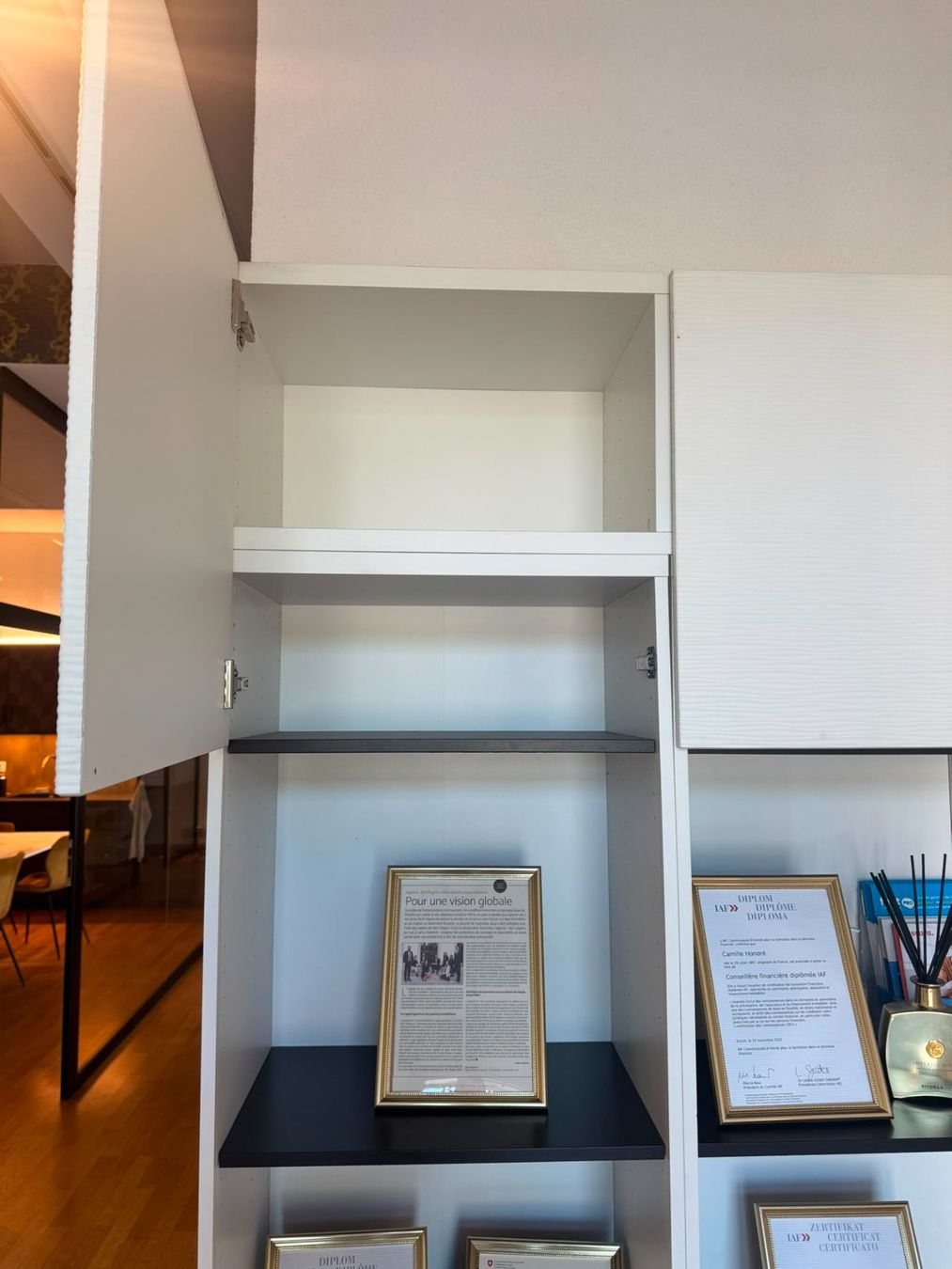 Ikea Scaffali: Étagère / Bibliothèque IKEA blanche avec rangements fermés – Usato da Grand-Lancy venduto da fro_69fs 1